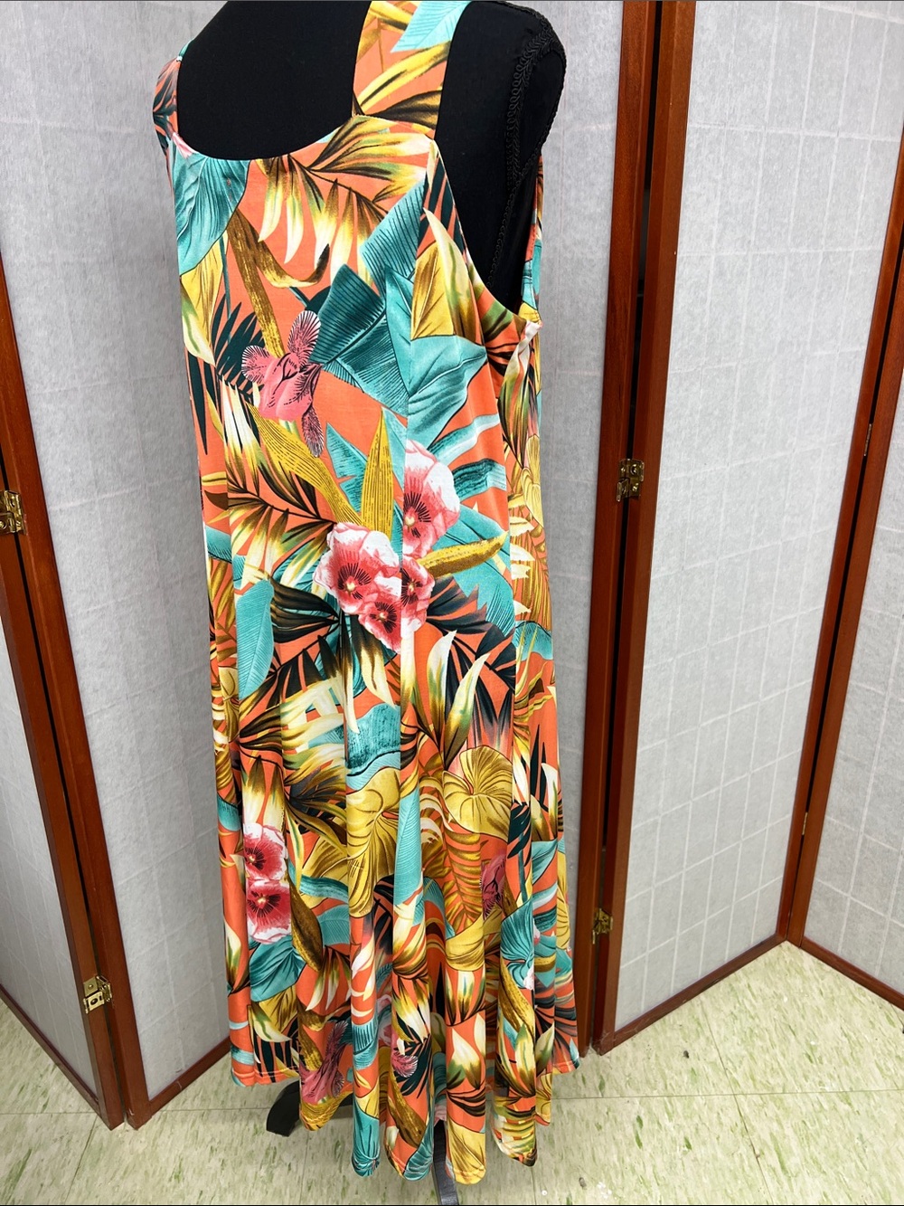 Tropical V-Neck Maxi Dress in Coral Multi - Picture 2 of 5